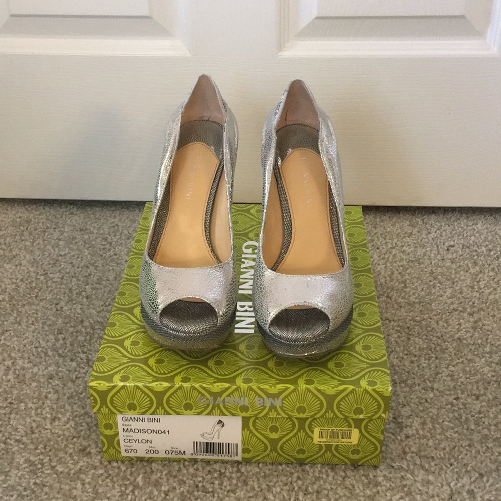 Gianni Bini Madison pump